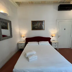 κάντε κράτηση εδώ